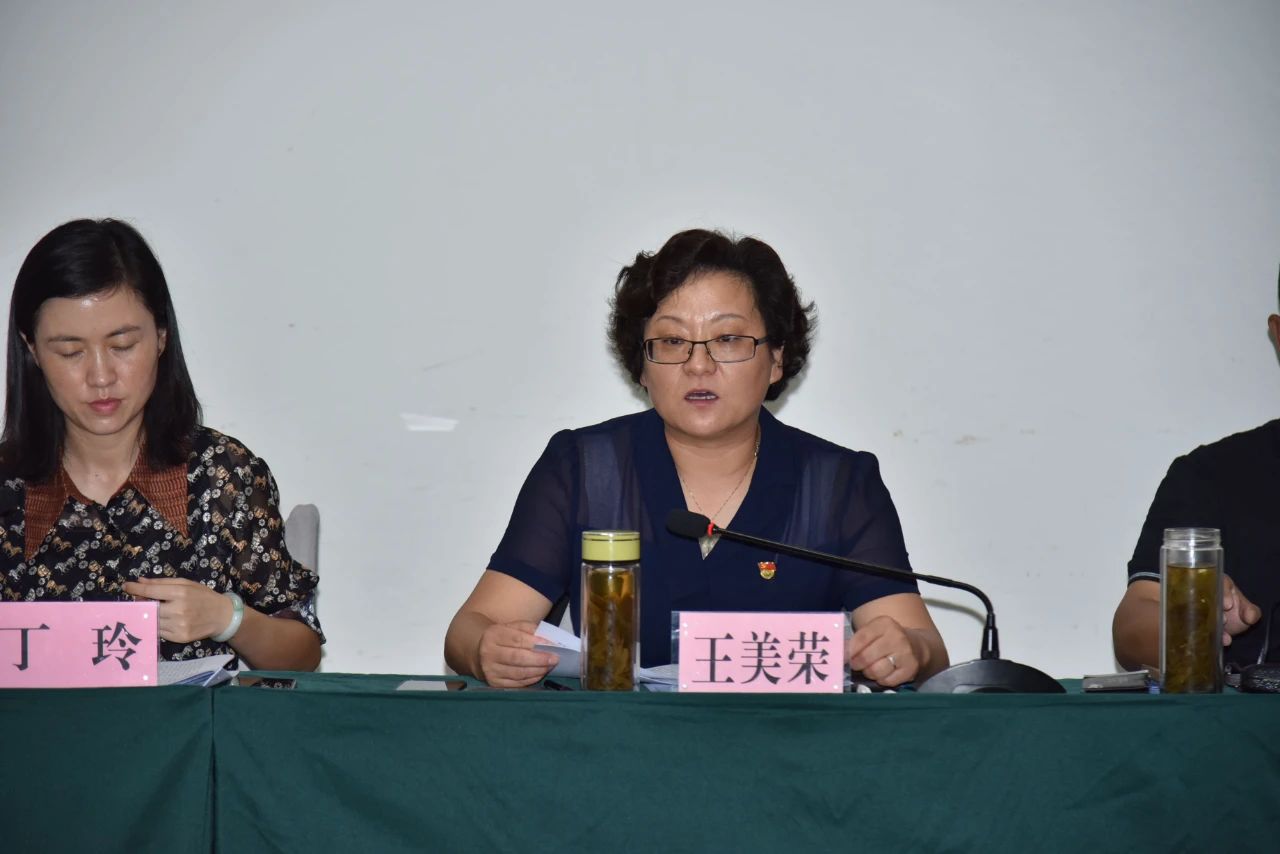 19日下午,在调研工作会上,云县委副书记,云县人民政府代理县长丁玲